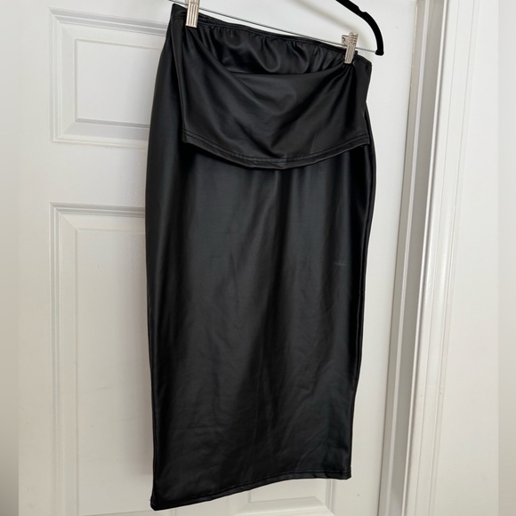 2 piece faux leather body-con skirt and tube top Medium - Picture 4 of 7